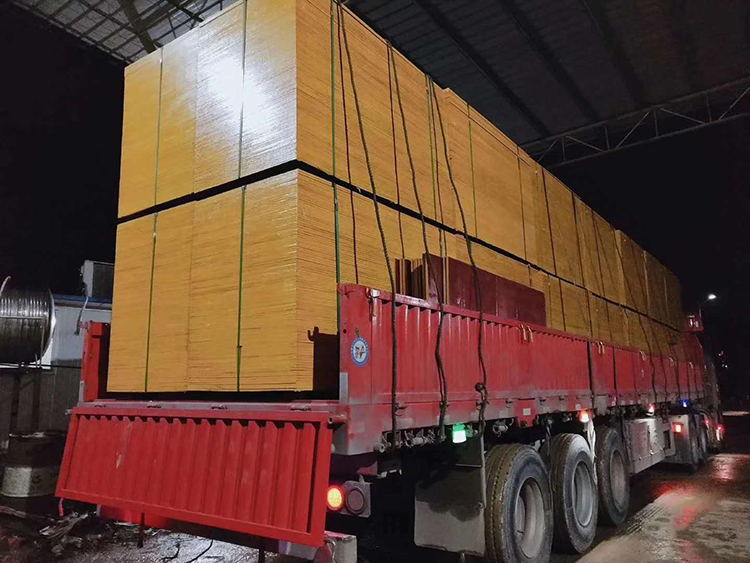 清水木模板發車現場